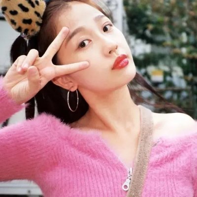 草莓月亮海报